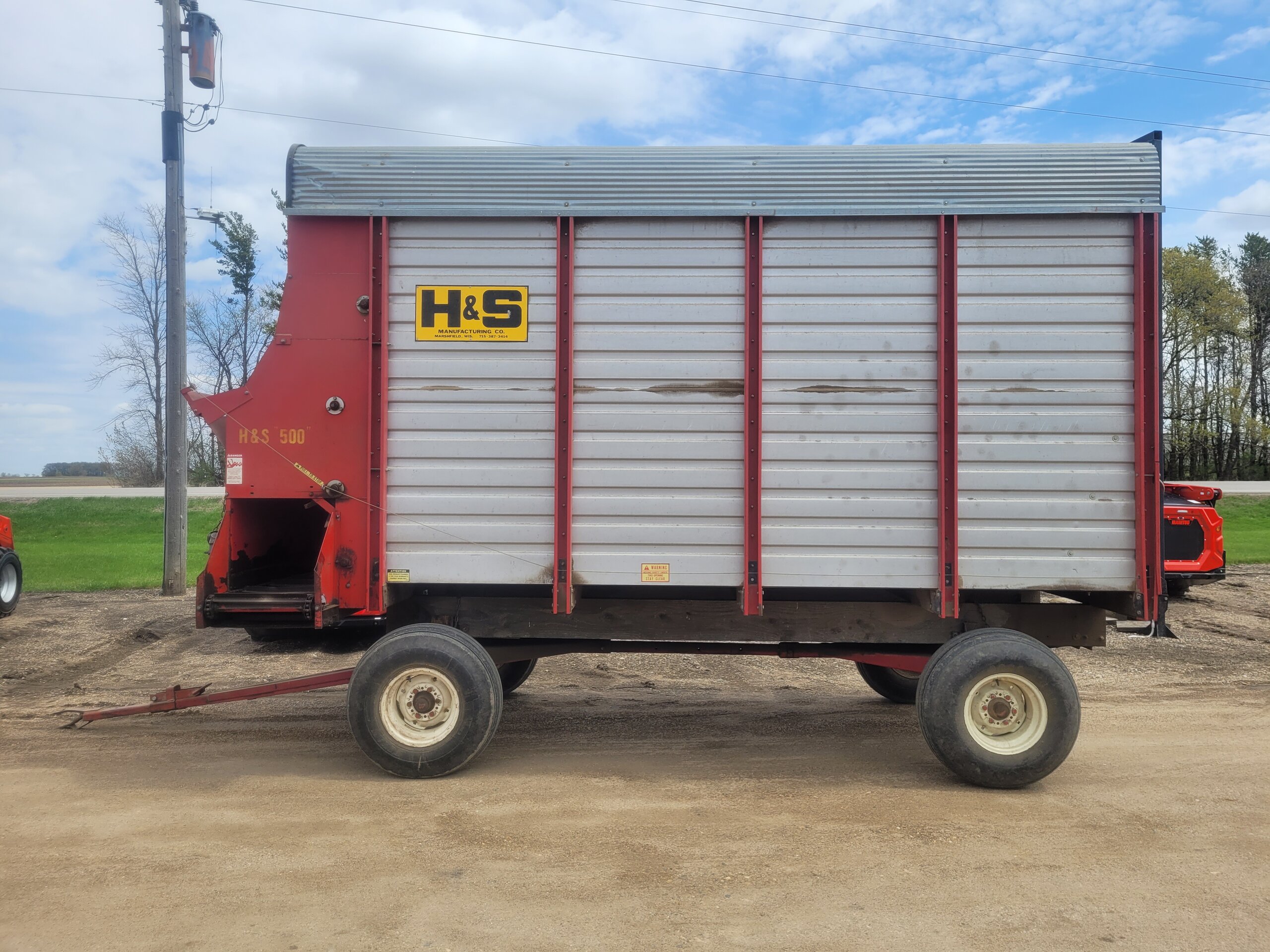 1988 H&S 500 14′ Forage box