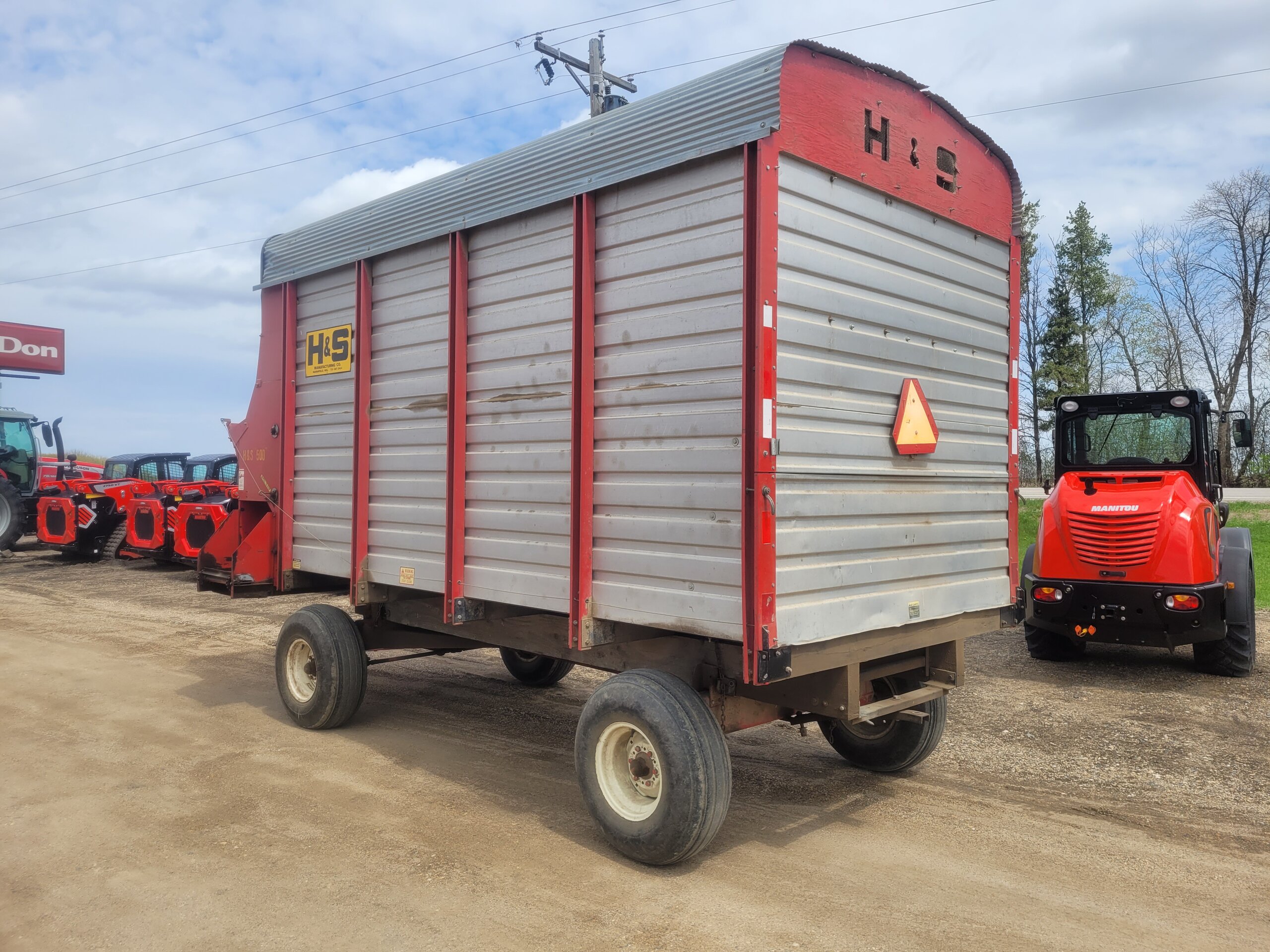 1988 H&S 500 14′ Forage box