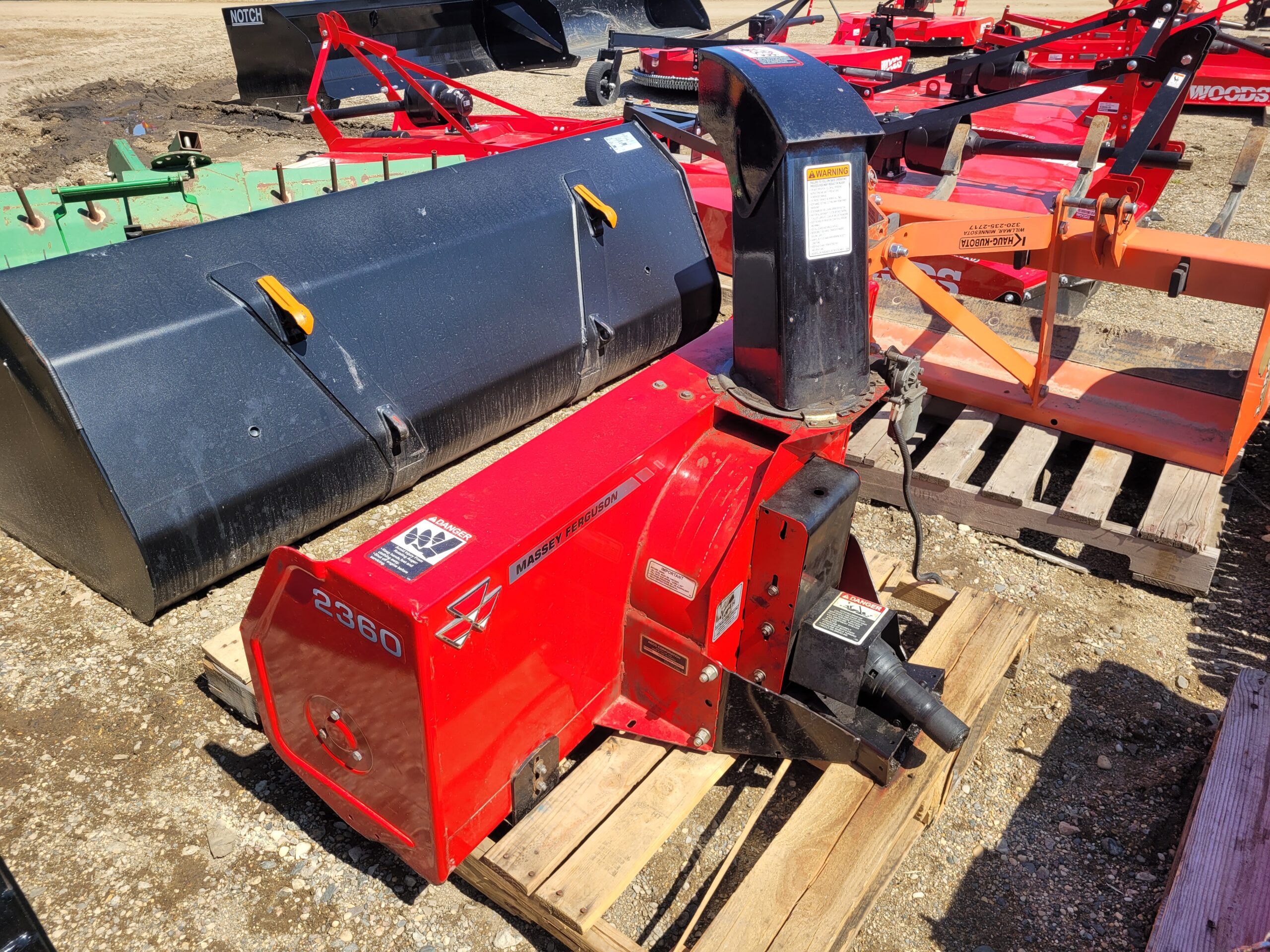 2017 MF GC1705 Tractor, Deck, Cab and Snowblower