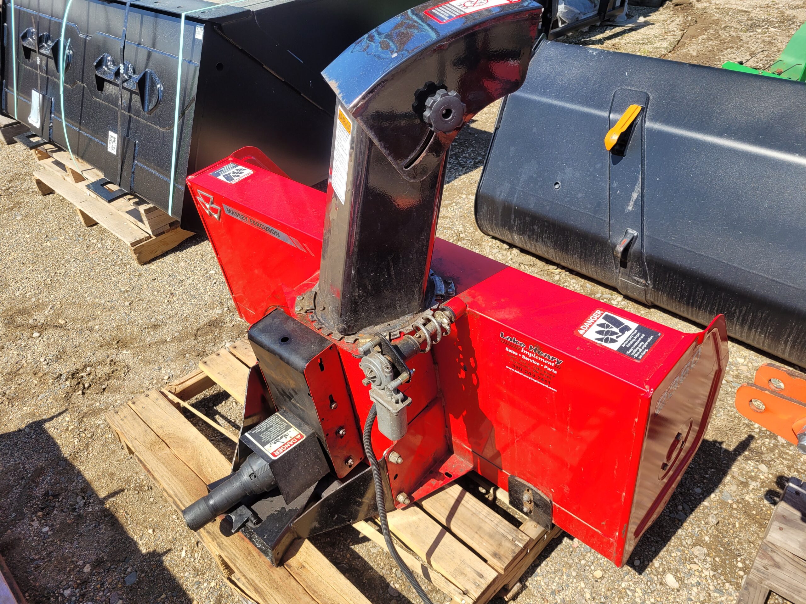 2017 MF GC1705 Tractor, Deck, Cab and Snowblower