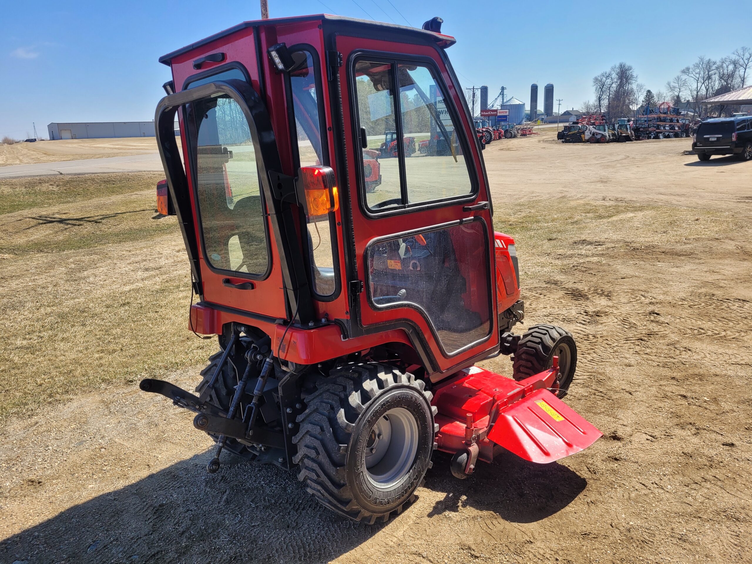 2017 MF GC1705 Tractor, Deck, Cab and Snowblower