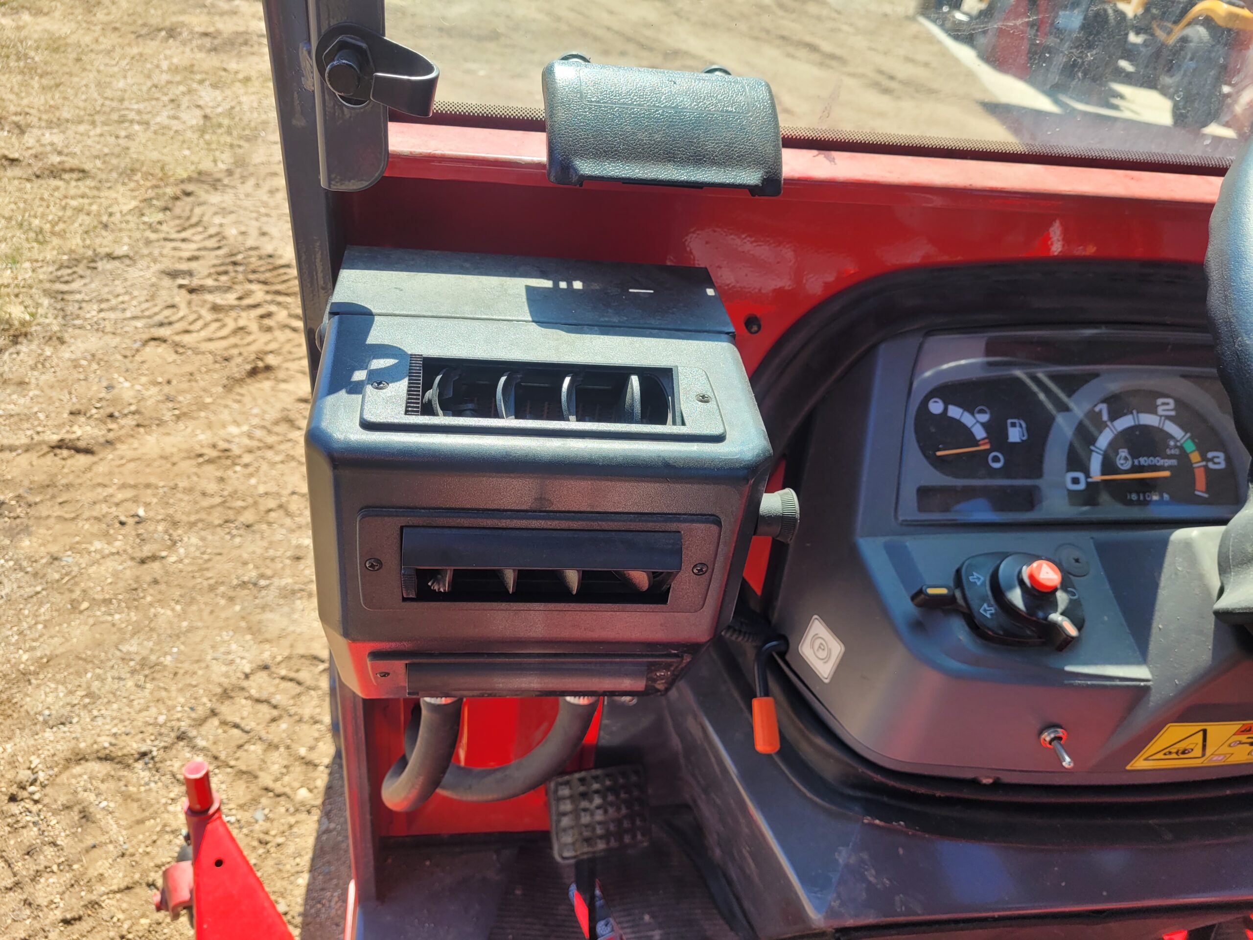 2017 MF GC1705 Tractor, Deck, Cab and Snowblower