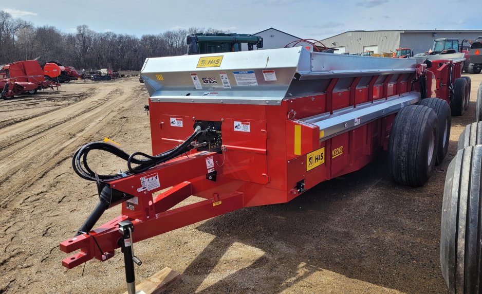 2025 H & S SW3243 1054