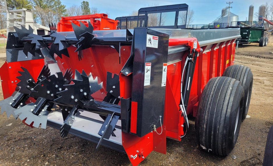 2025 H & S SW3243 1055