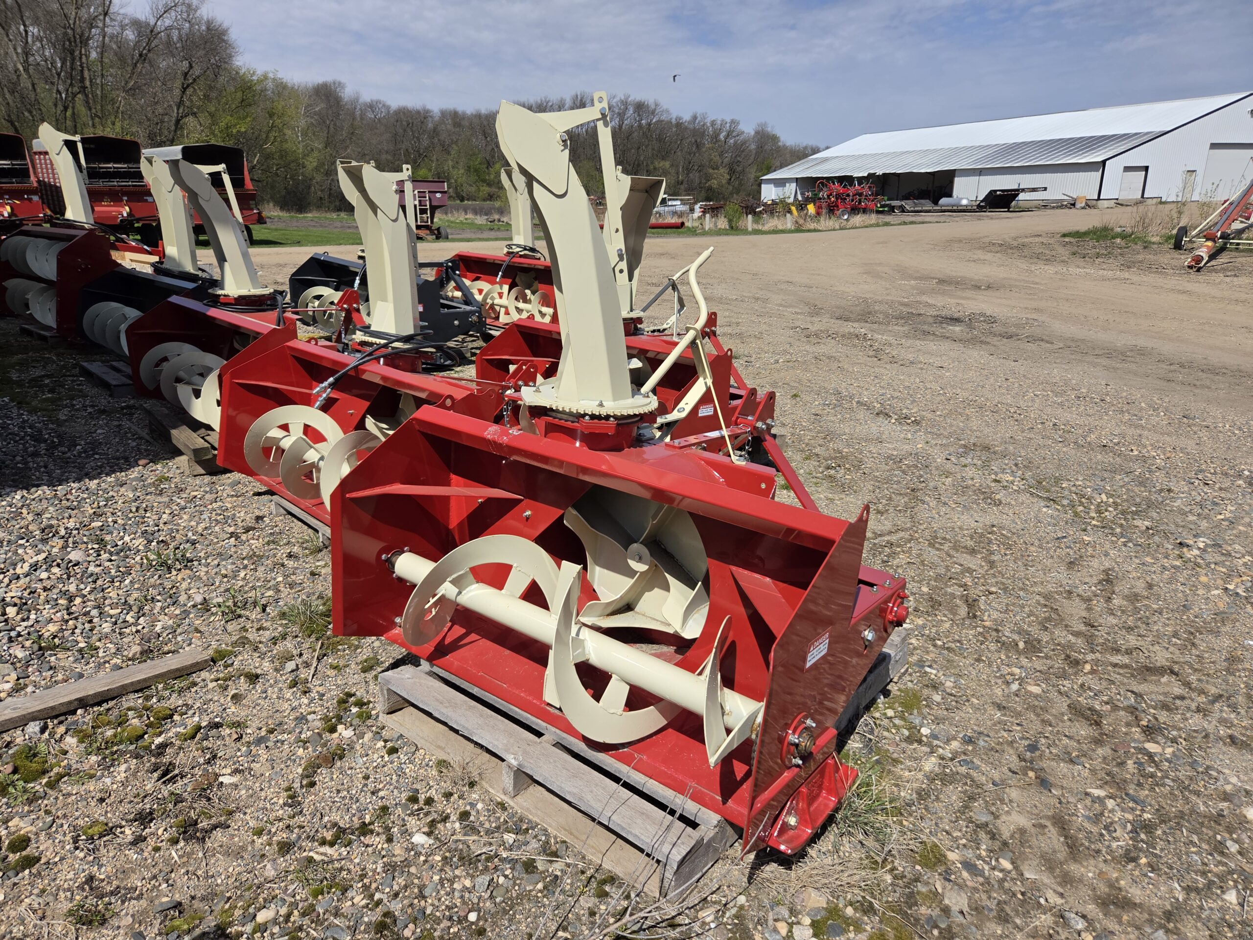 2024 Farm King Y500 Snowblower NF710H