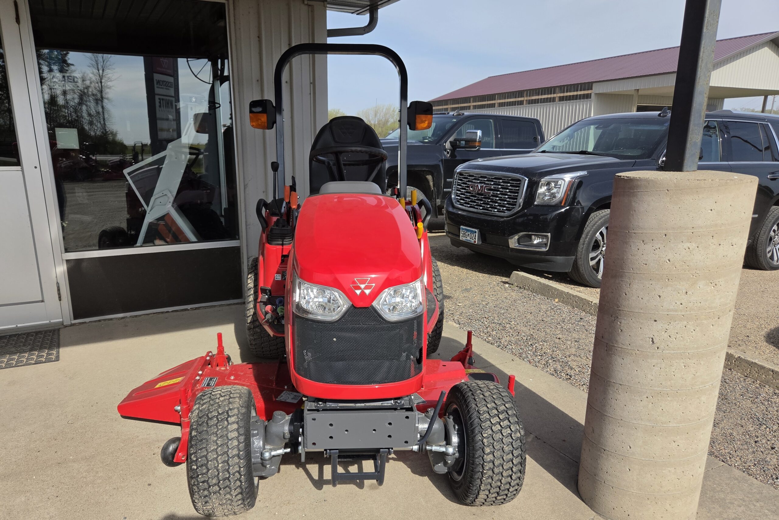 2024 Massey Ferguson GC1723E