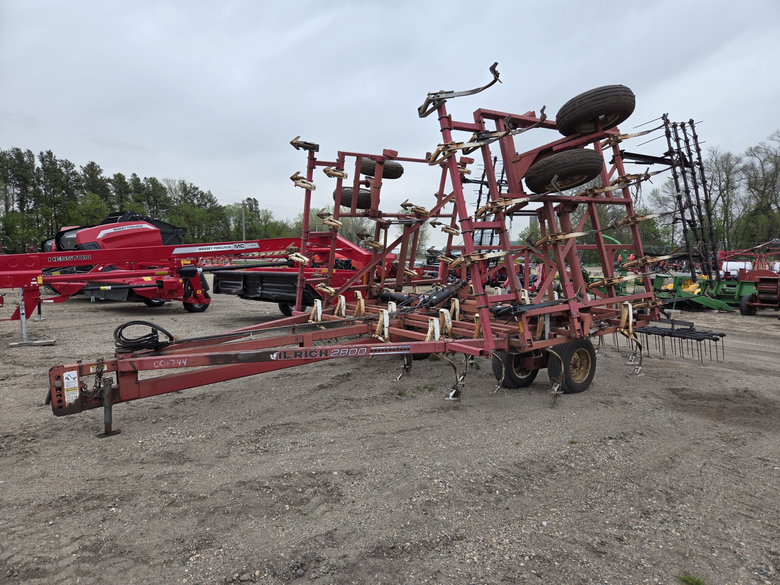 Wil-rich 2800 Field Cultivator