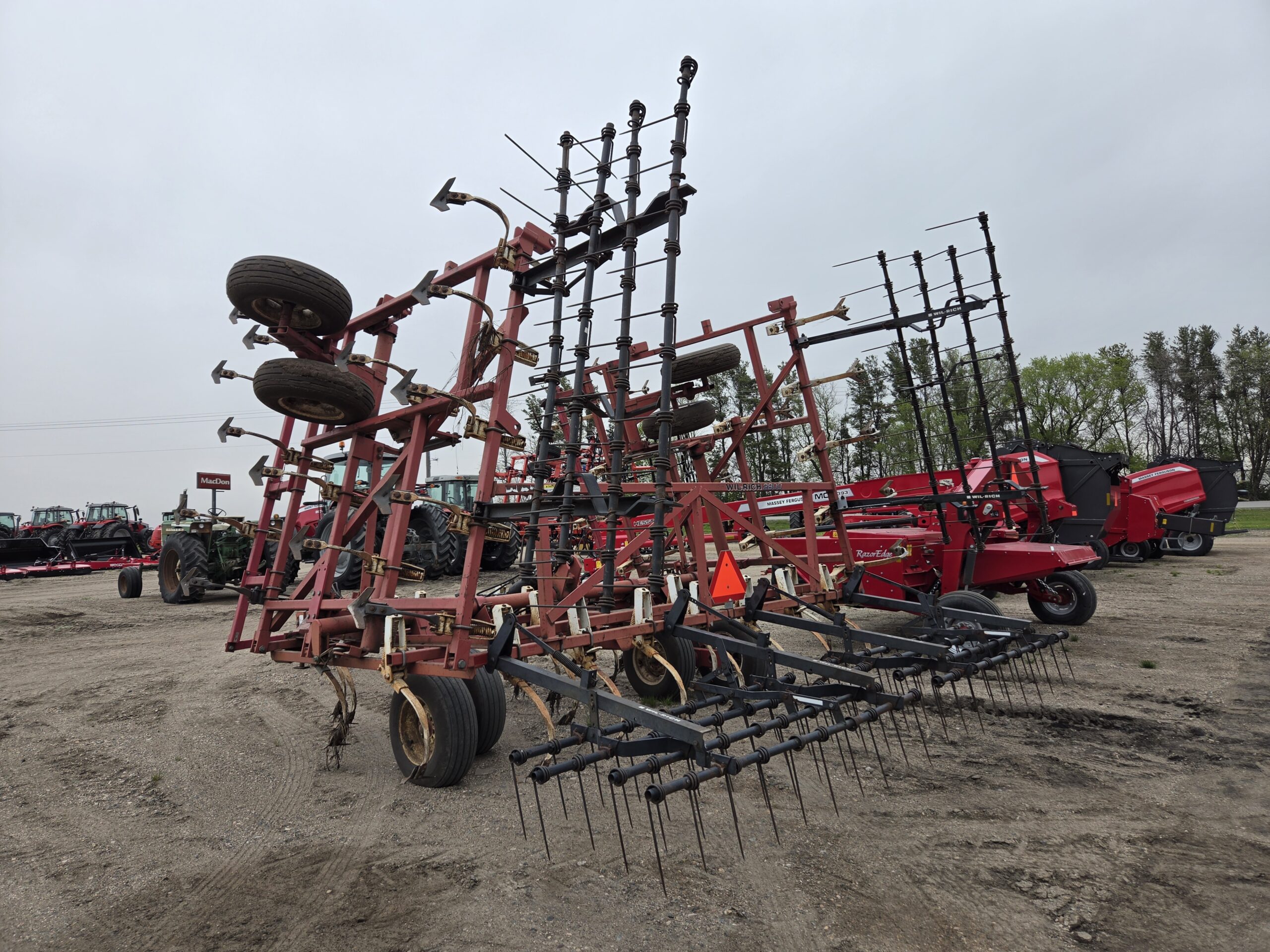 Wil-rich 2800 Field Cultivator