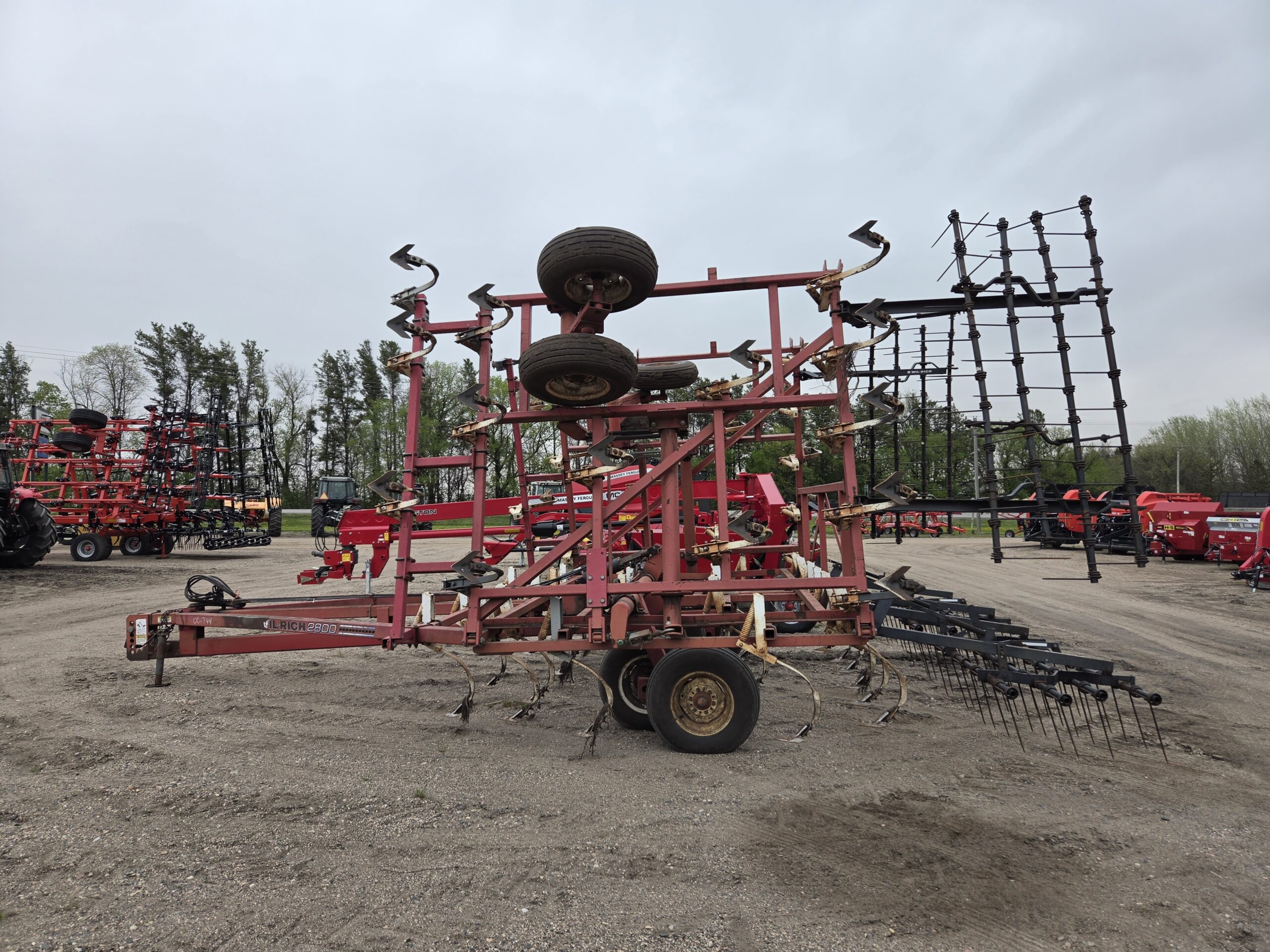 Wil-rich 2800 Field Cultivator