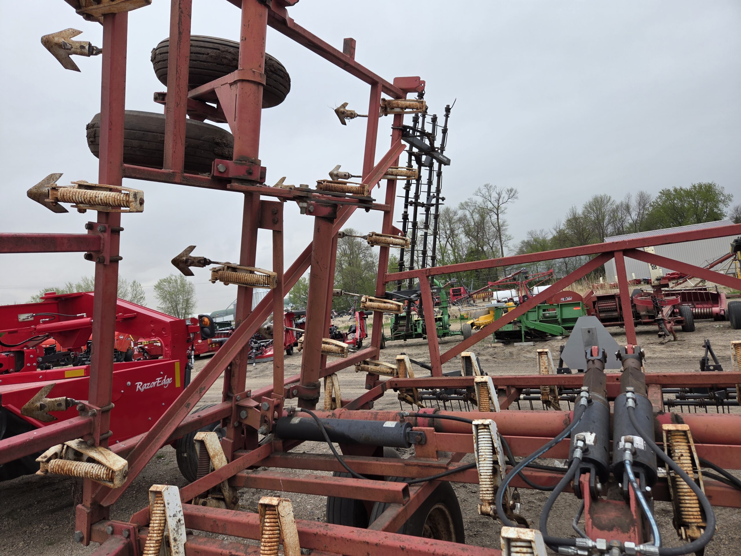 Wil-rich 2800 Field Cultivator