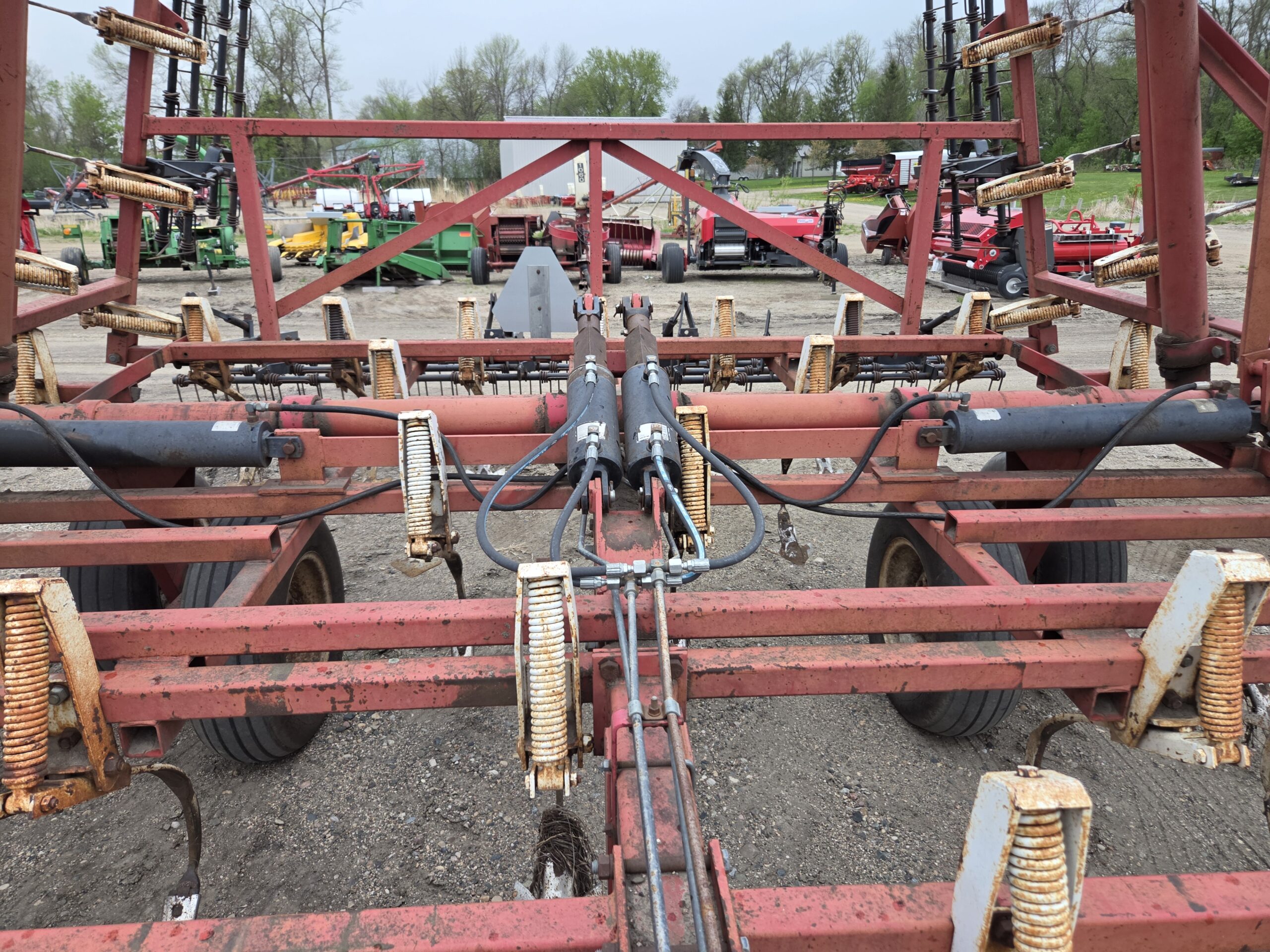 Wil-rich 2800 Field Cultivator